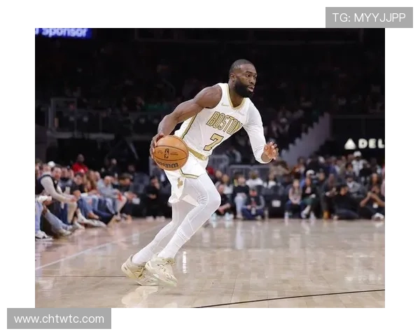 杰伦布朗如何在NBA赛场上展现领袖风范与卓越才华